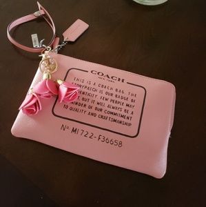 Coach Large Wristlet Clutch Bag Purse ♡ NEW